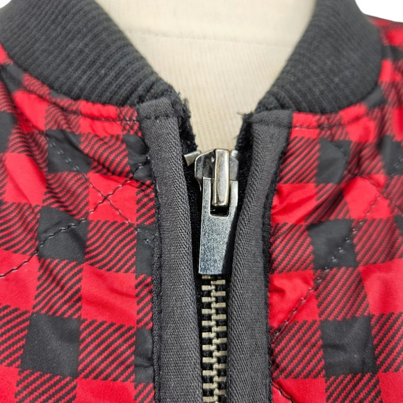 Old Navy Quilted Vest Red Buffalo Plaid Checks Sleeveless Full Zip Lightweight - Picture 2 of 8